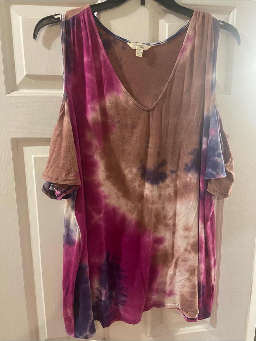Terra & Sky 3X Tie-Dye Cold-Shoulder V-Neck shirt - Pink, Brown, Purple